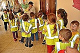 Reflexné vestičky z projektu  BEZPEČNÉ MESTO  používajú už aj škôlkári v  Rumunskom Nadlaku