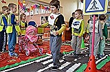 Deti MŠ Komenského si opakovali dopravnú výchovu